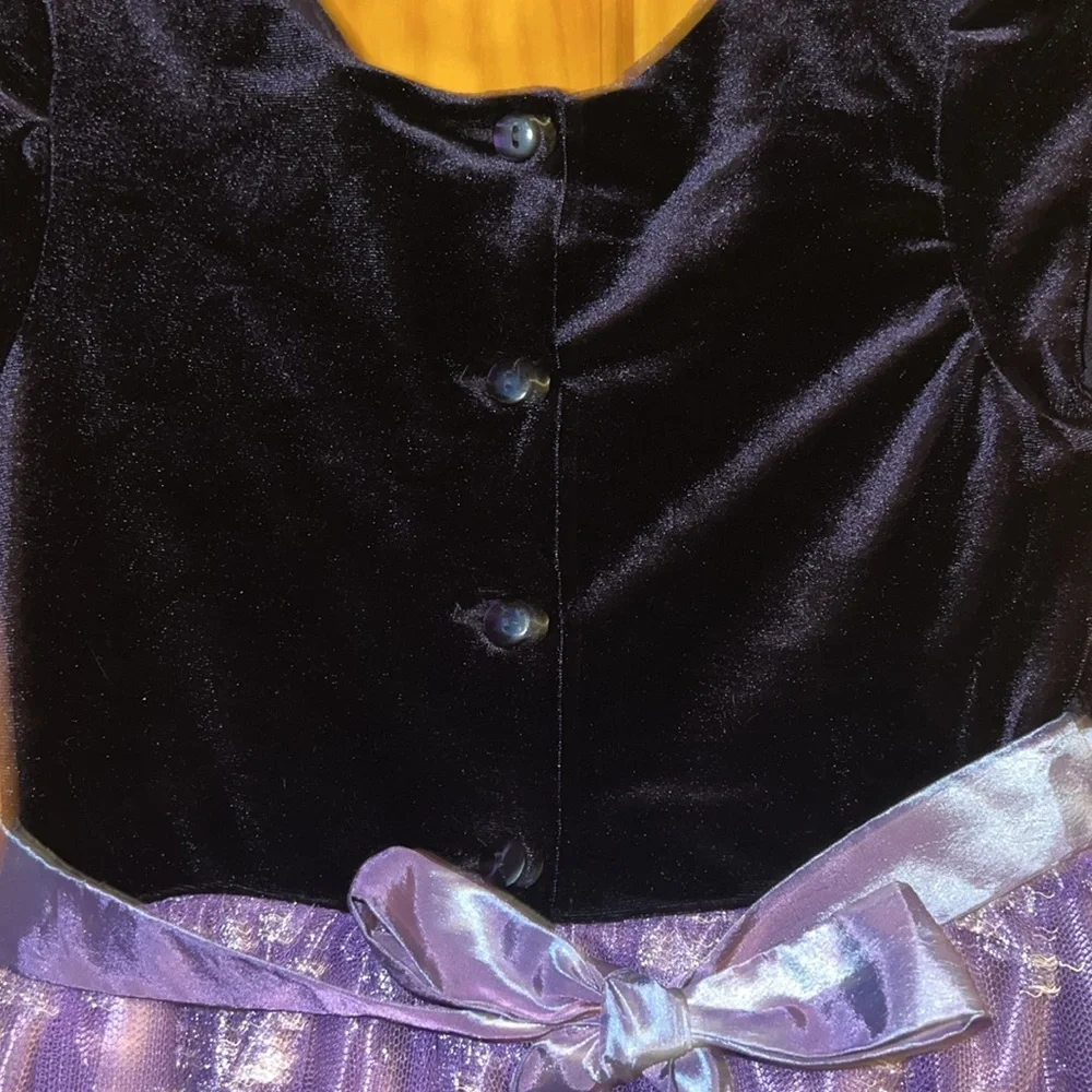 Girls formal velvet and lace pink dress, Size 8 - Picture 11 of 15